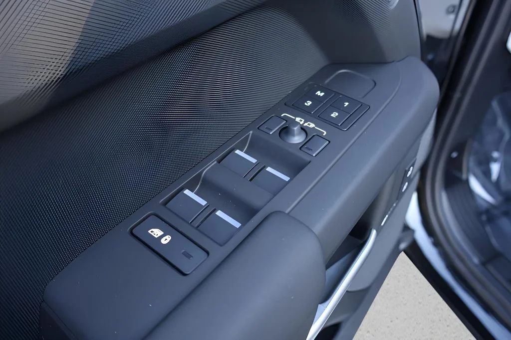 New 2026 Santorini Black Land Rover S image 28