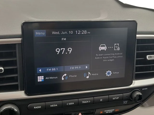 Used 2025 Green Hyundai SEL image 22