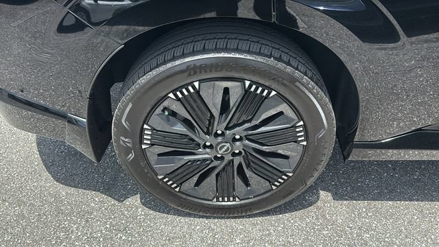 Used 2025 Super Black Nissan Platinum image 12