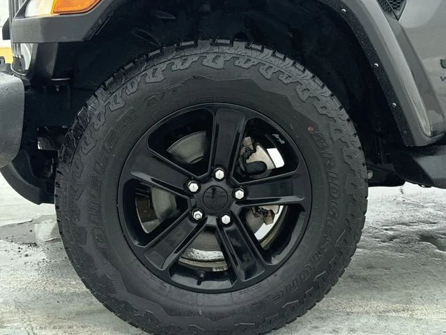 Used 2022 Gray Jeep Unlimited Sahara Altitude image 10