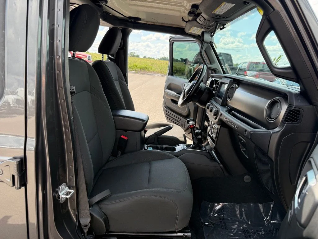 Used 2019 Gray Jeep Unlimited Sport S image 17