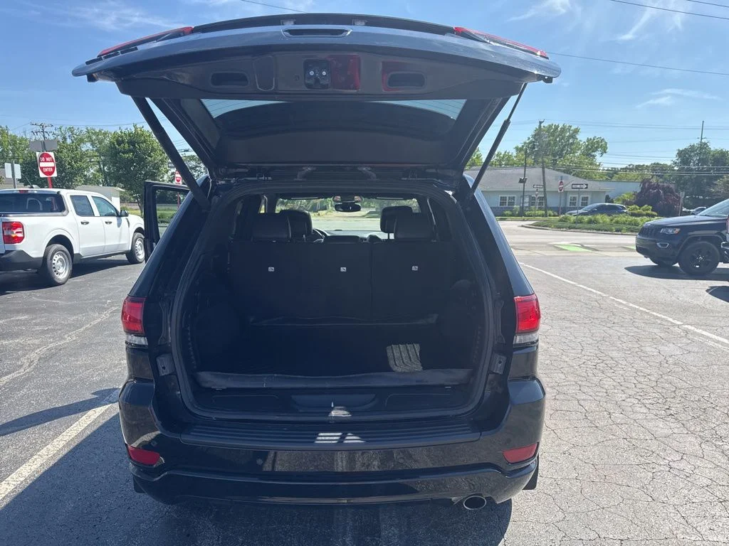 Certified Used 2019 Diamond Black Jeep Altitude image 42