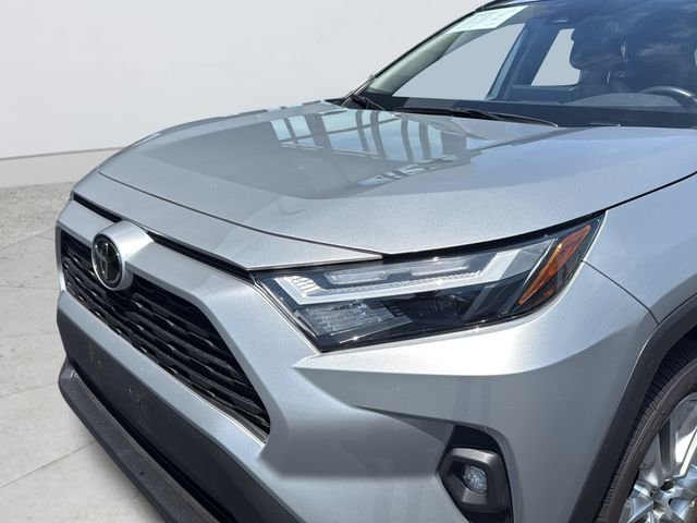 Used 2025 Silver Toyota XLE Premium image 31