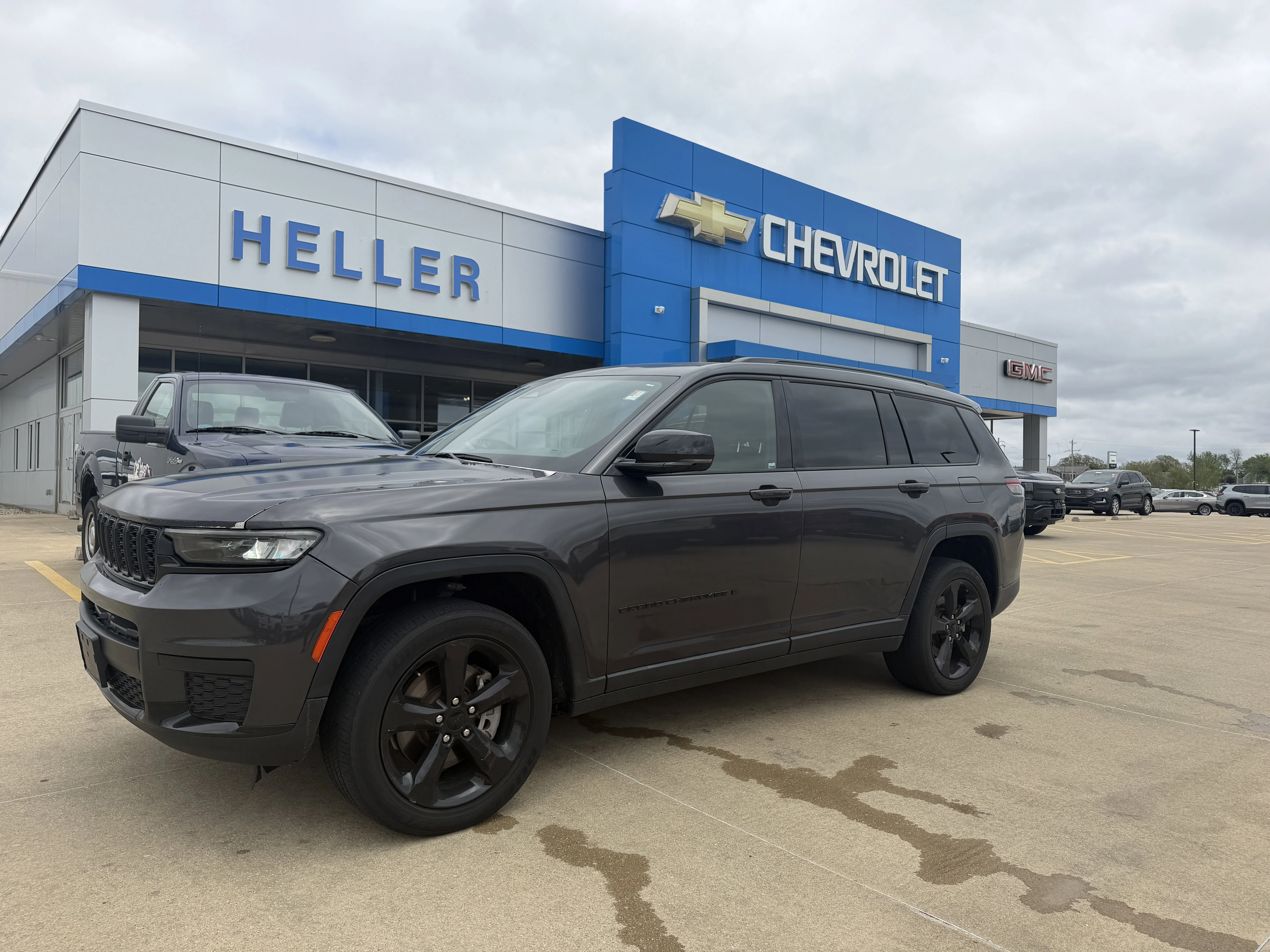 Used 2022 Baltic Gray Metallic Clearcoat Jeep Altitude image 3