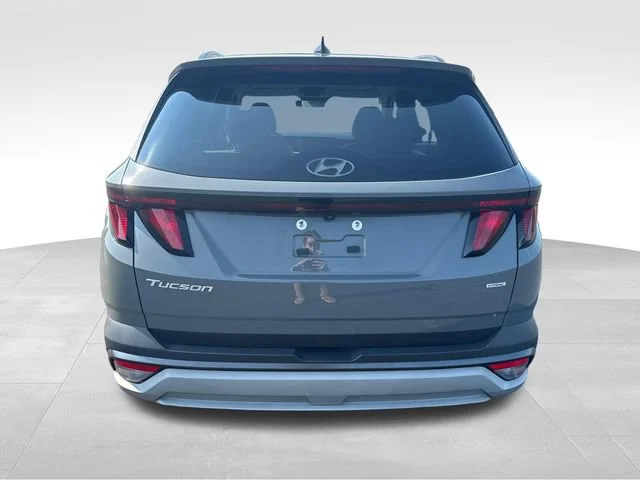 Used 2025  Hyundai SEL image 4