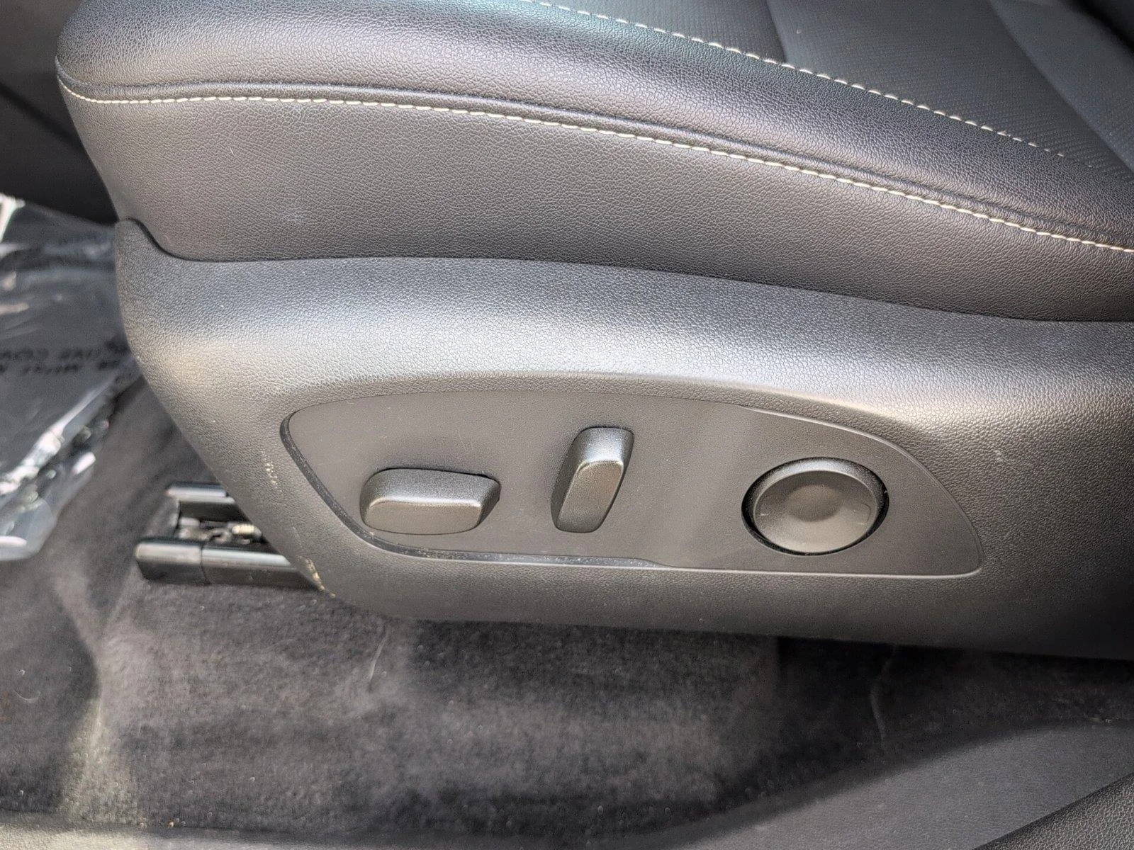 Used 2025 Summit White Chevrolet LT image 14