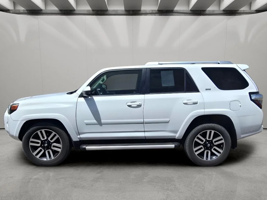 Used 2014 Super White Toyota SR5 image 2