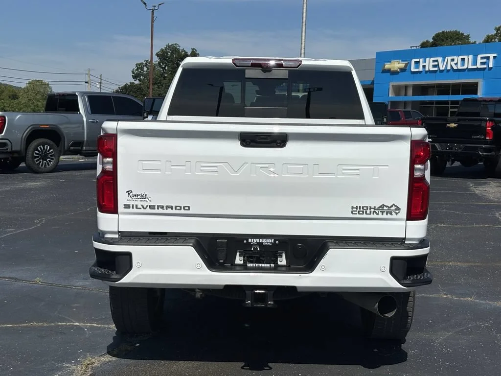 Used 2024 Summit White Chevrolet High Country image 8