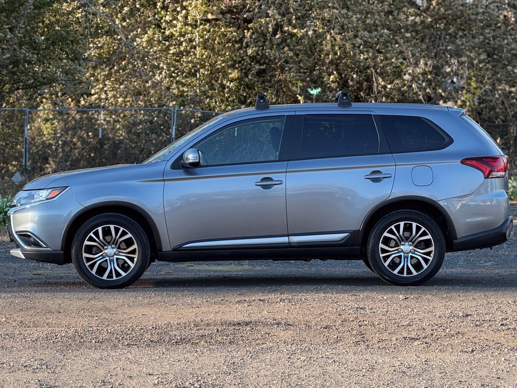 Used 2016 Mercury Gray Metallic Mitsubishi SE image 4