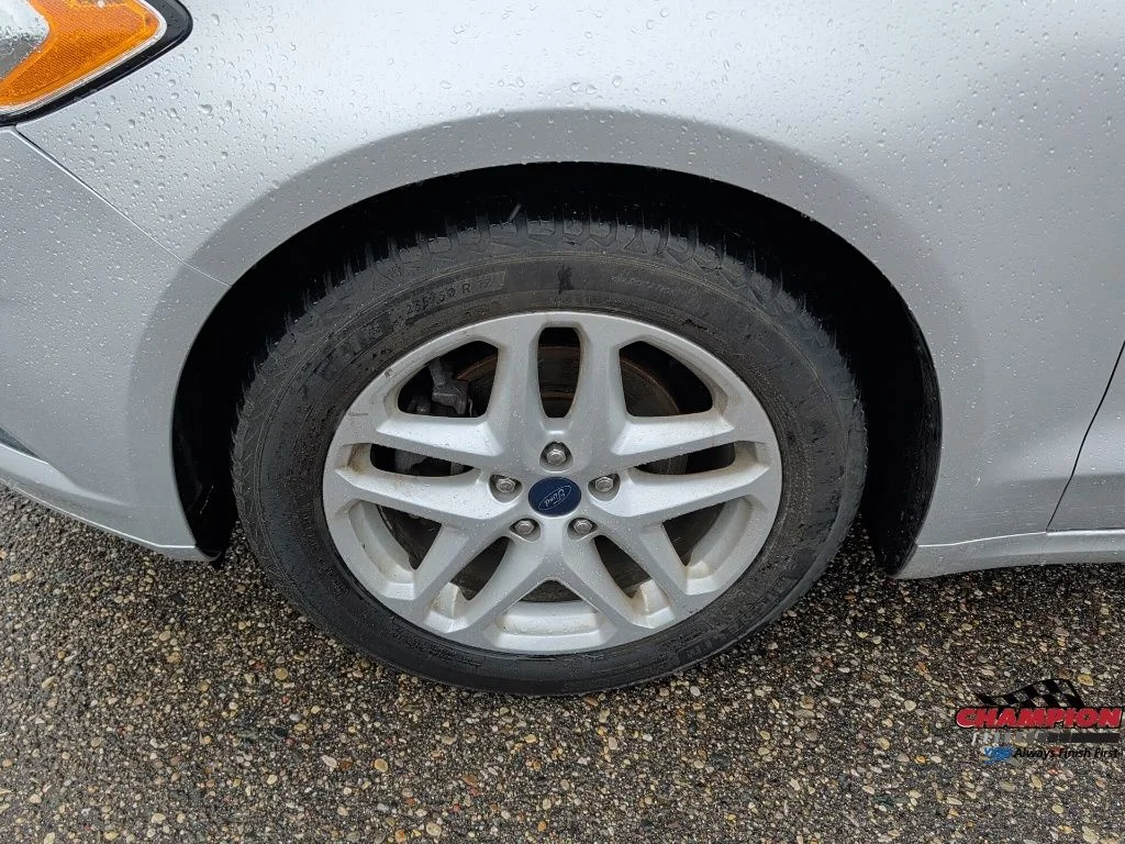 Used 2016 Silver Ford SE image 11
