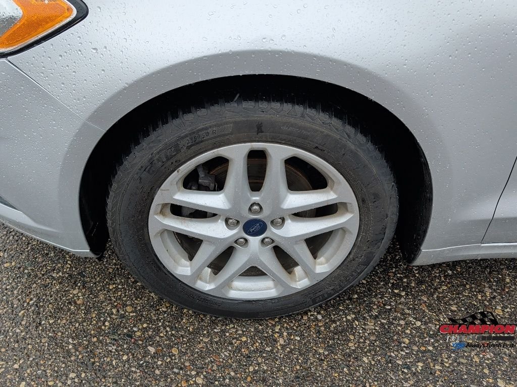 Used 2016 Silver Ford SE image 11