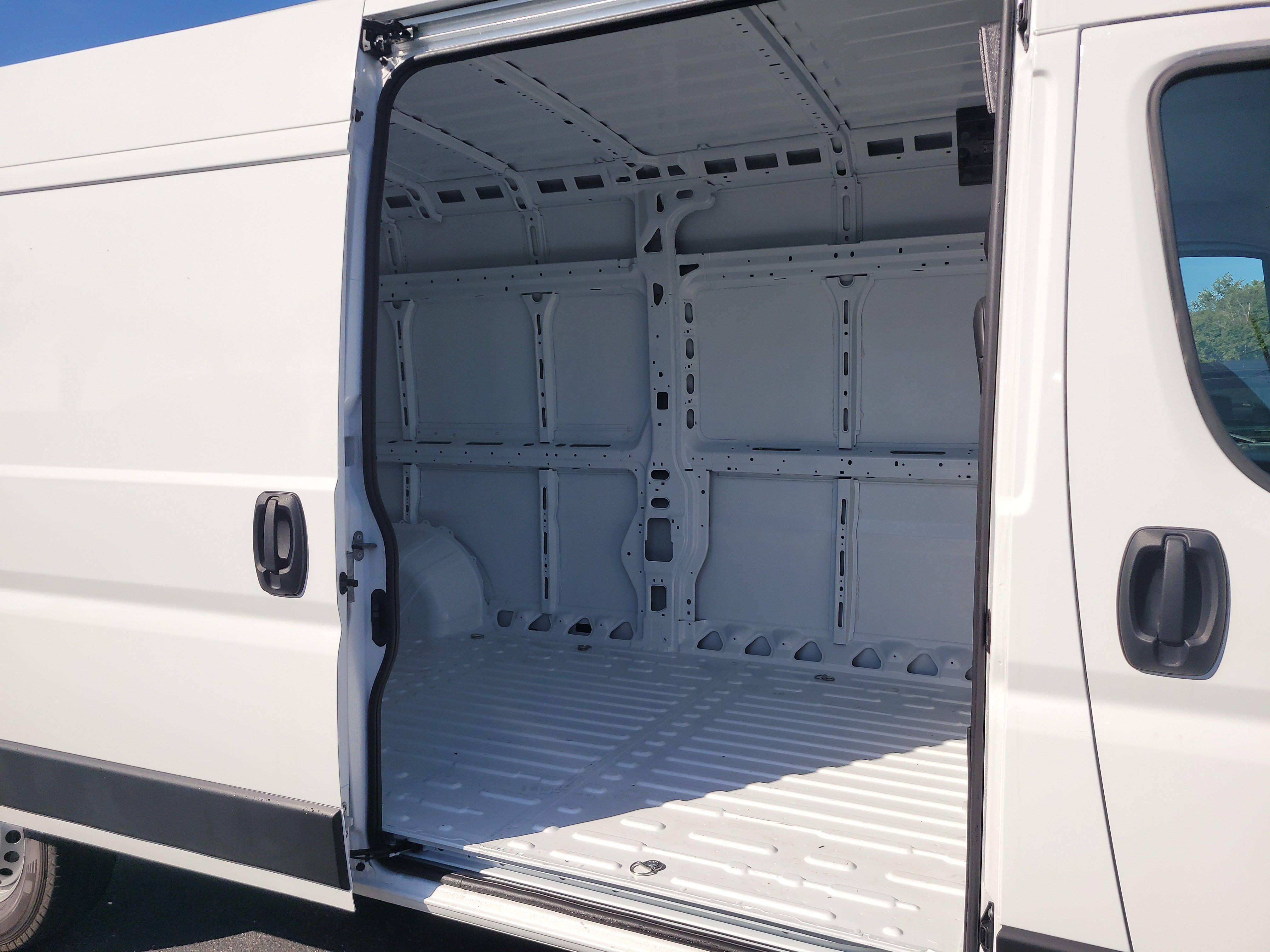 New 2026 Bright White Clear-Coat Exterior Paint RAM Tradesman image 6