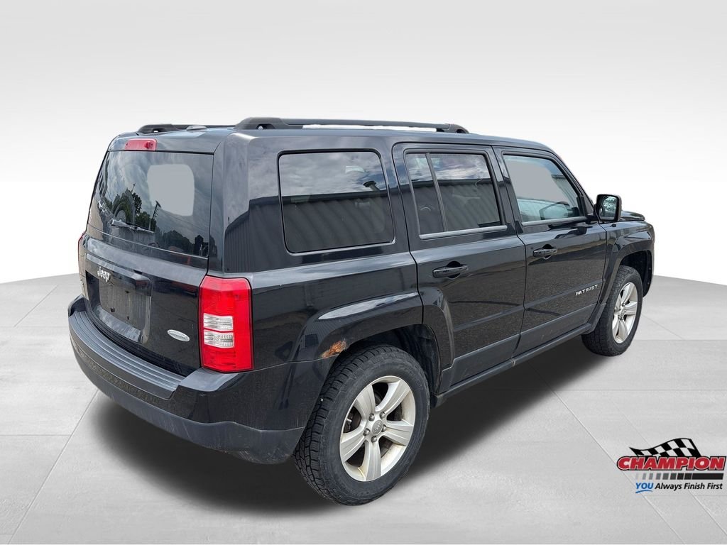 Used 2012 Black Jeep Latitude image 4