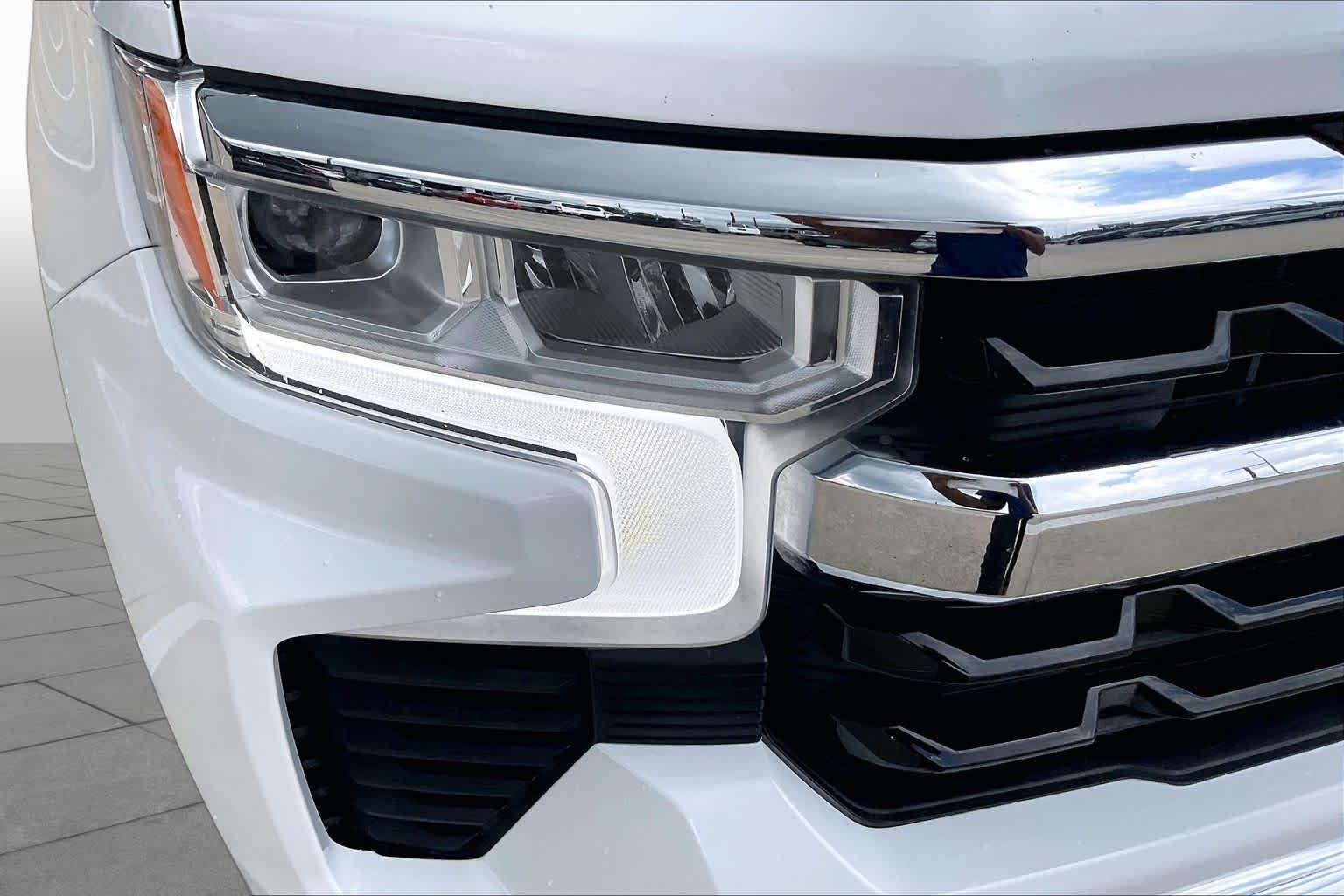 Used 2023 Summit White Chevrolet LT image 26