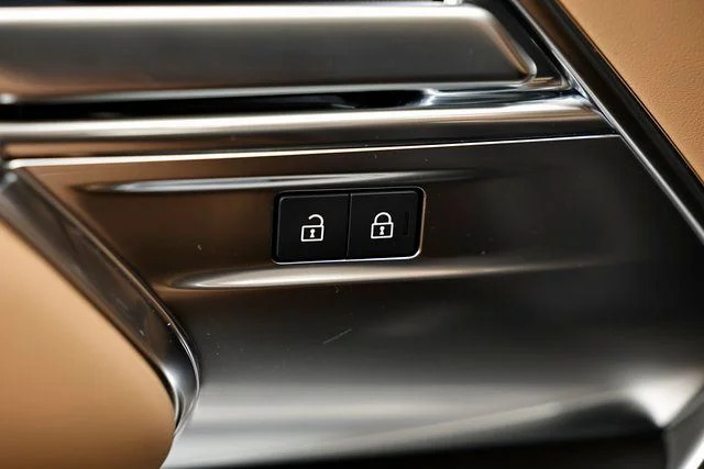 New 2026 Fuji White Land Rover SE image 21