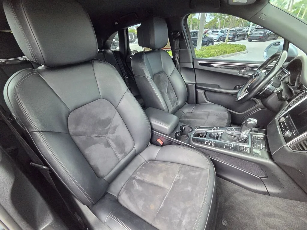 Used 2018 Silver Porsche  image 32