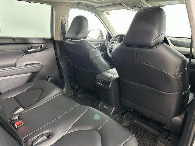 Certified Used 2026 WIND CHILL PEARL Toyota  image 29