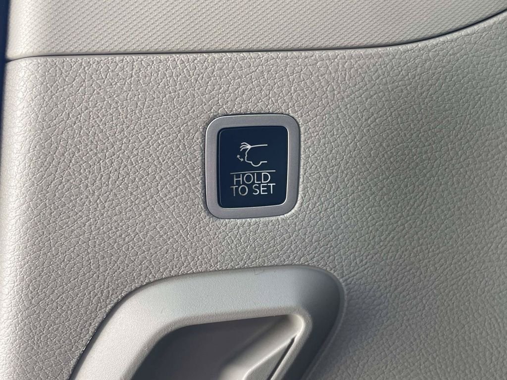 Used 2022 White Jeep Series II image 29