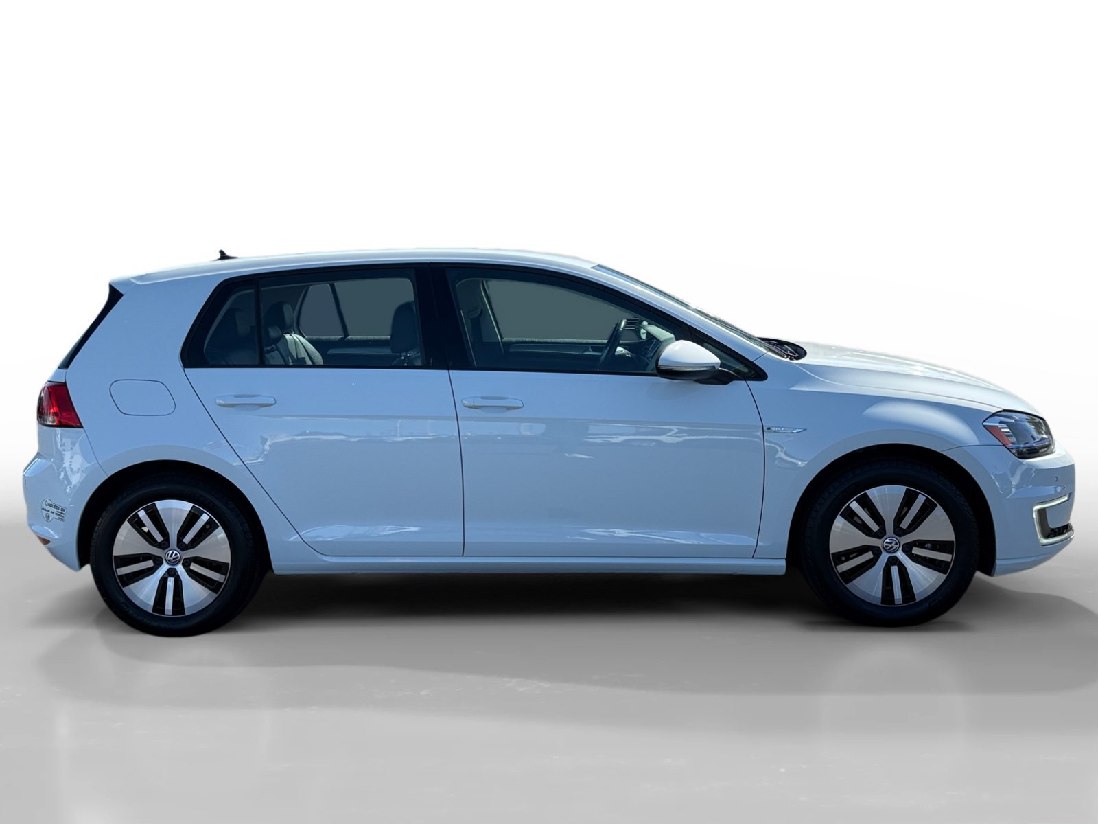 Used 2016 Pure White Volkswagen SEL Premium image 6