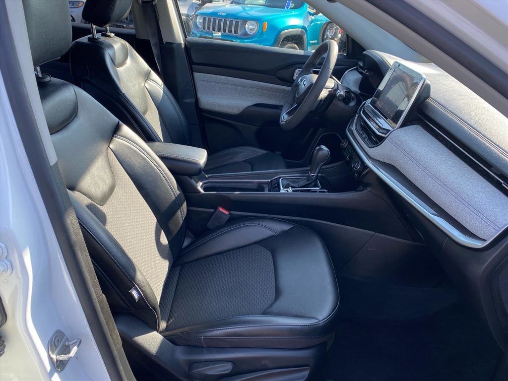 Used 2022 Bright White Clearcoat Jeep Latitude image 26