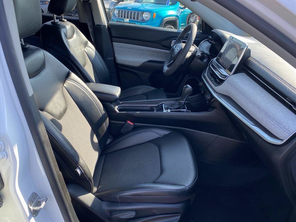 Used 2022 Bright White Clearcoat Jeep Latitude image 26