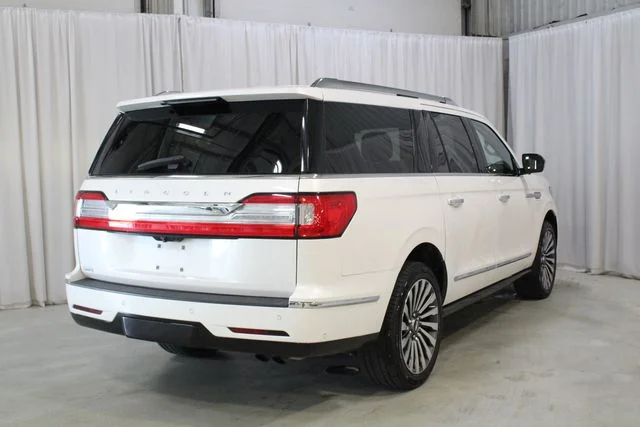 Used 2019 White Lincoln Reserve image 26