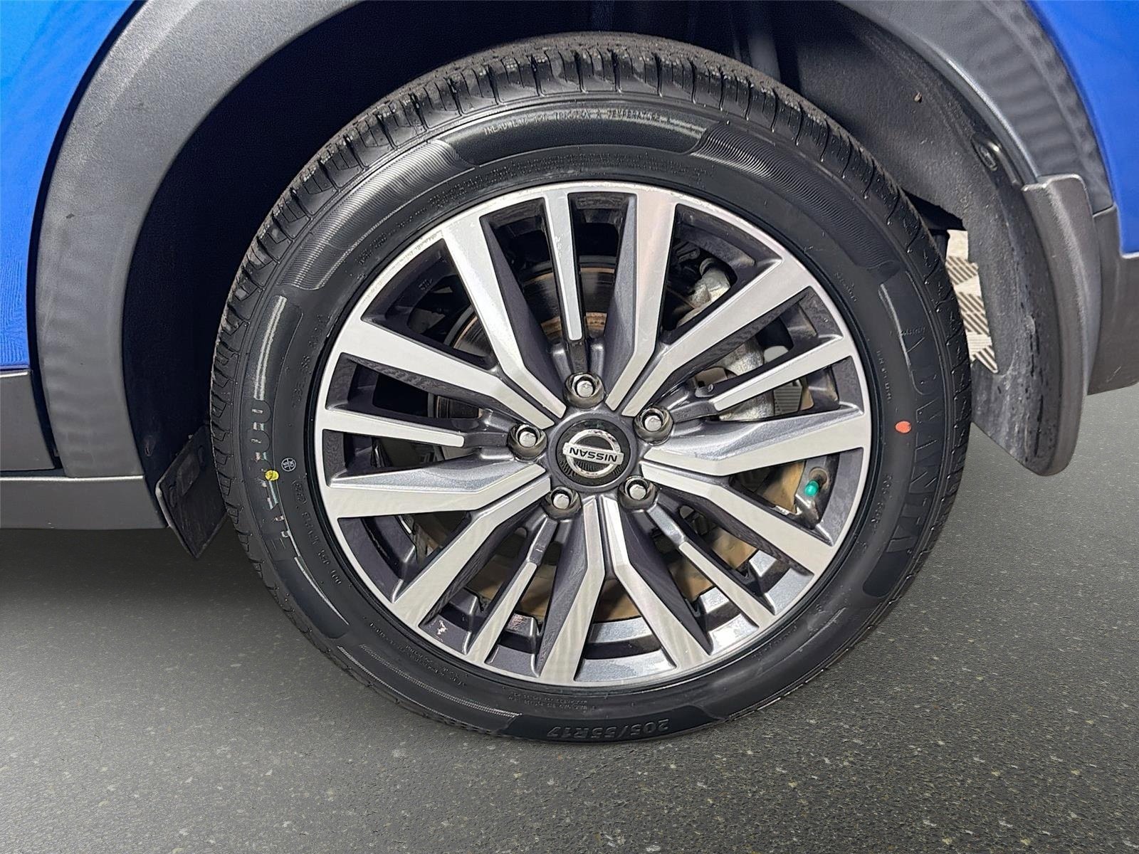 Used 2021 Electric Blue/Super Black Nissan SV image 25