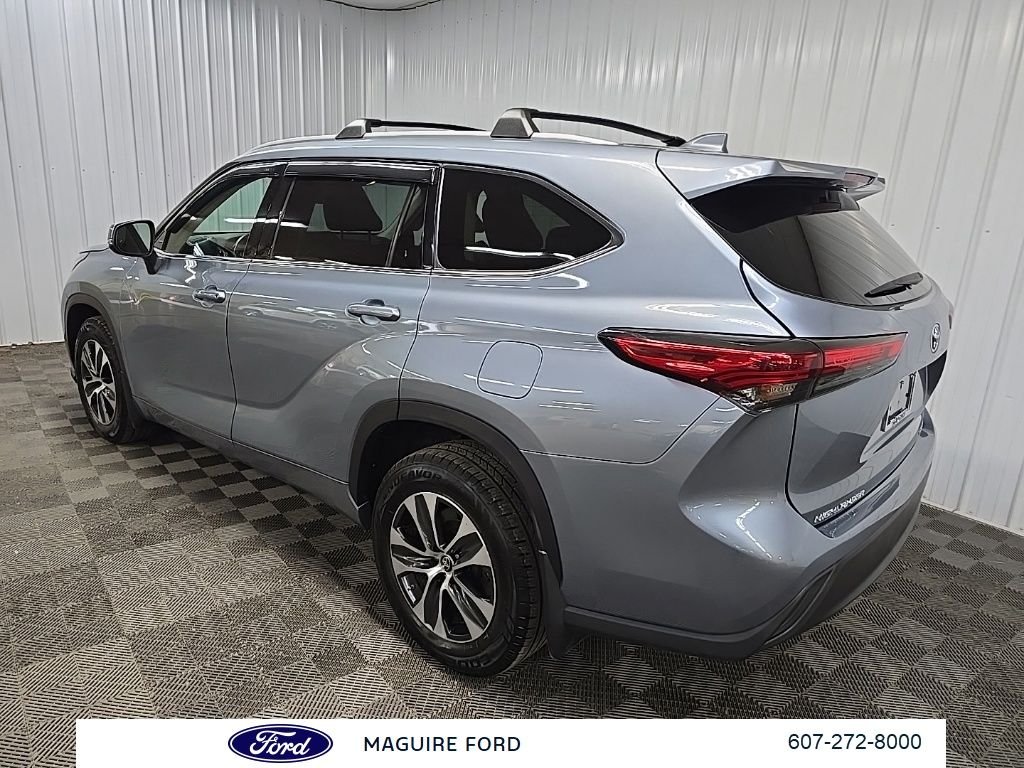 Used 2022 Moon Dust Toyota XLE image 11