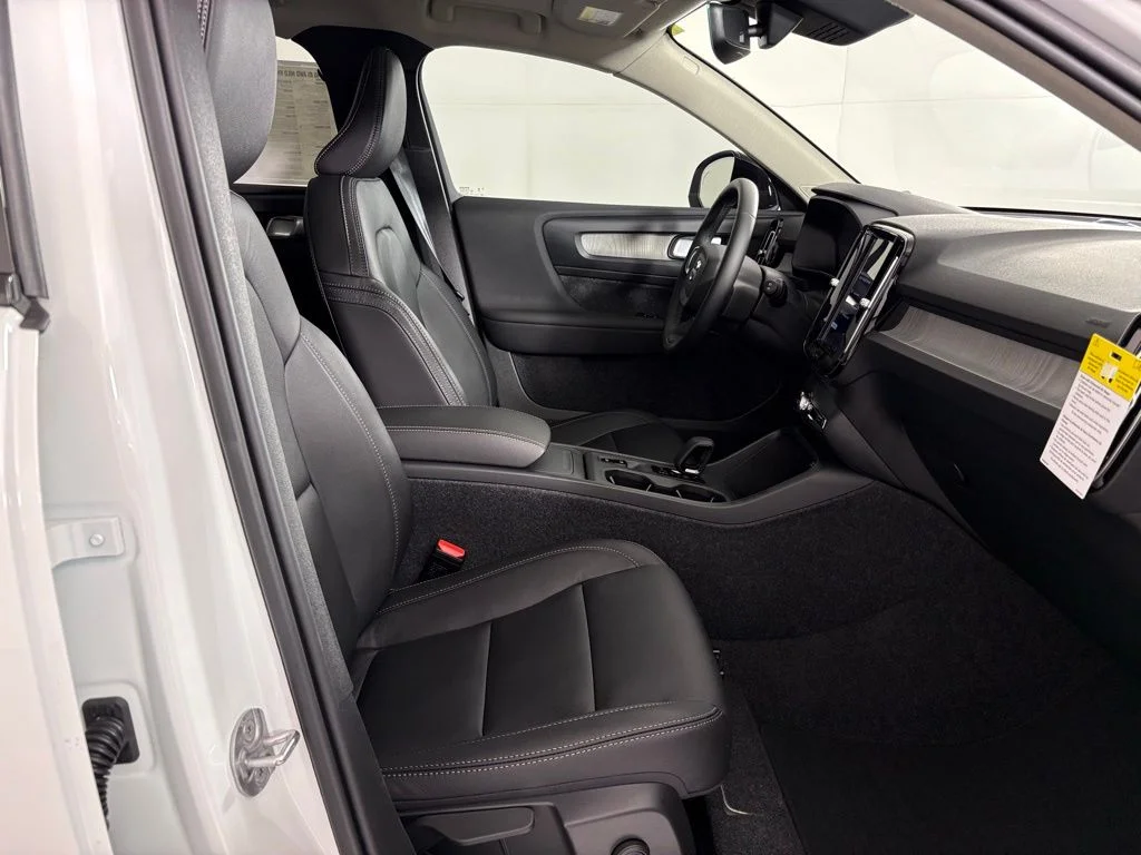 New 2026 White Volvo B5 Core image 42