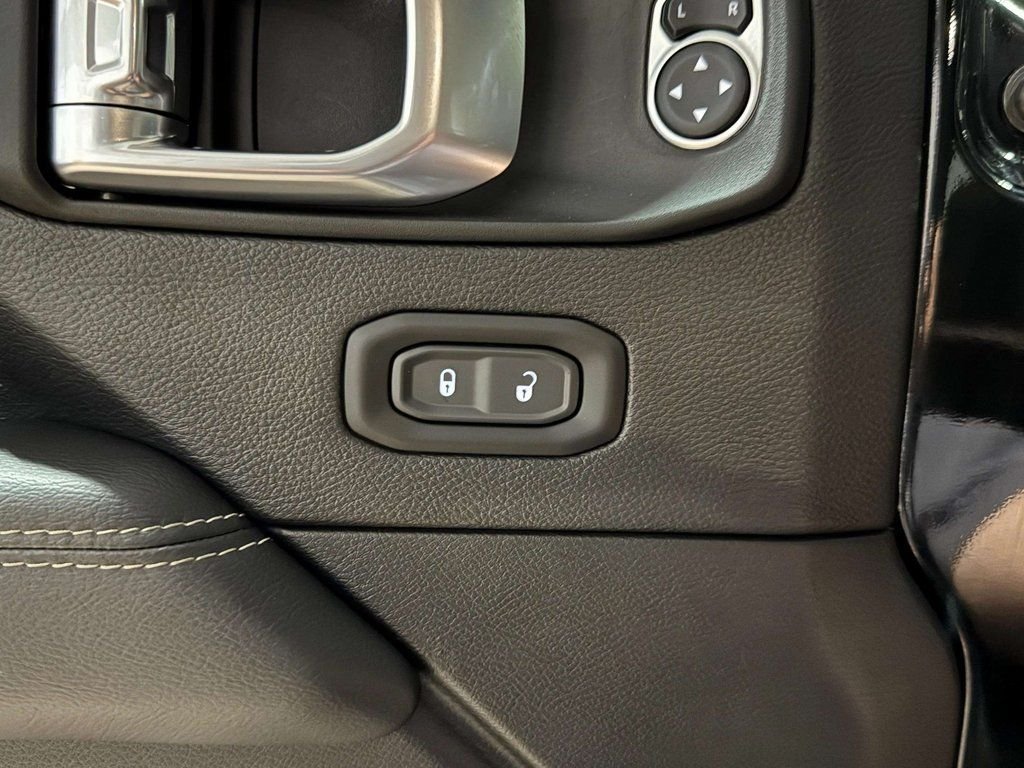 Used 2023 Black Jeep Sahara image 19