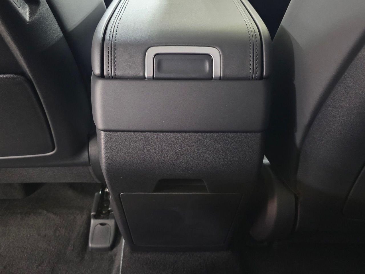 New 2026 Shimmering Silver Hyundai SEL image 17