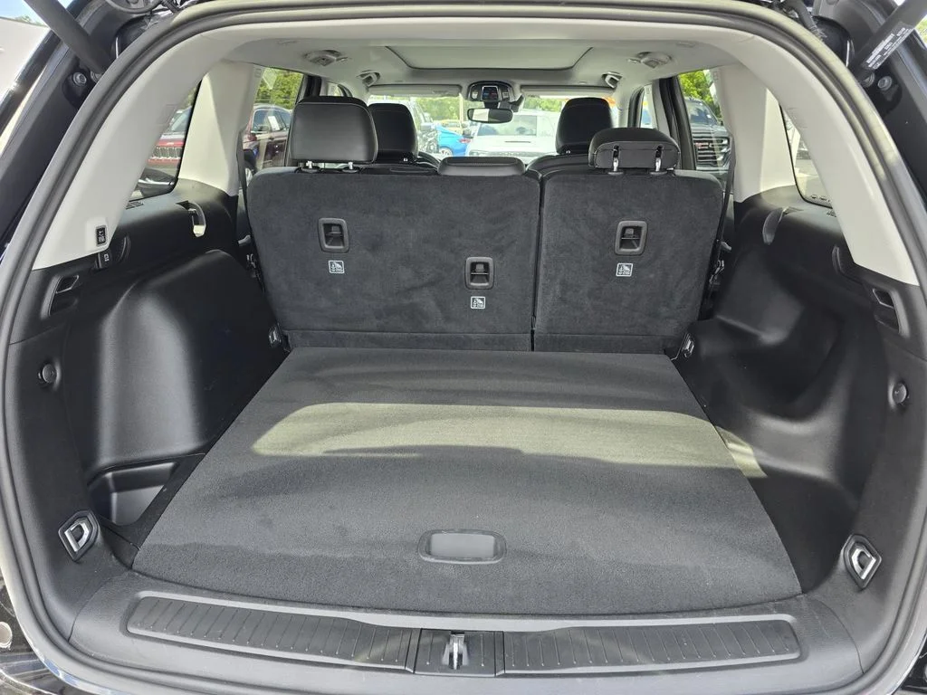 Used 2023 Diamond Black Crystal Pearlcoat Jeep Limited image 19