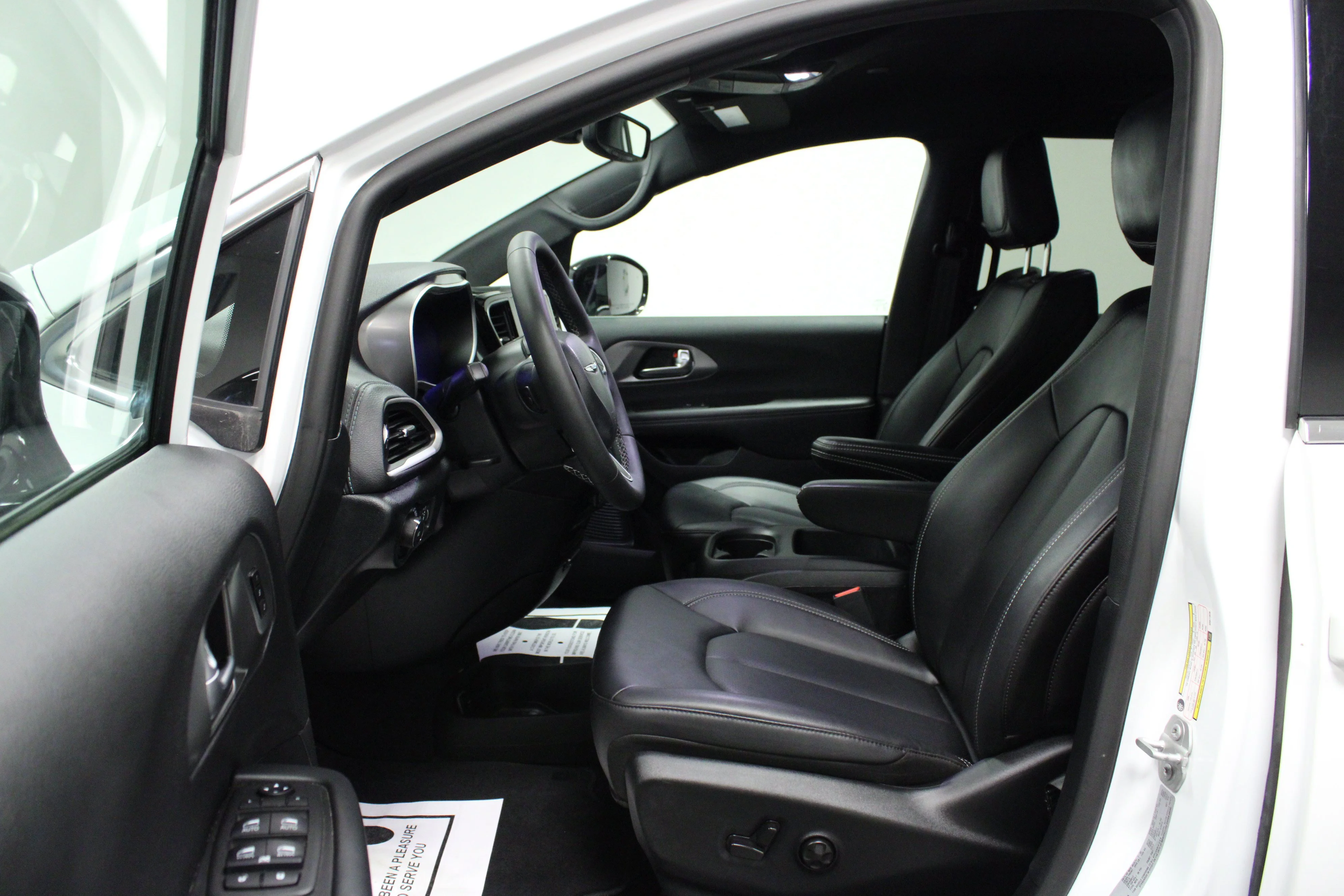Used 2025 Bright White Clearcoat Chrysler Select image 12