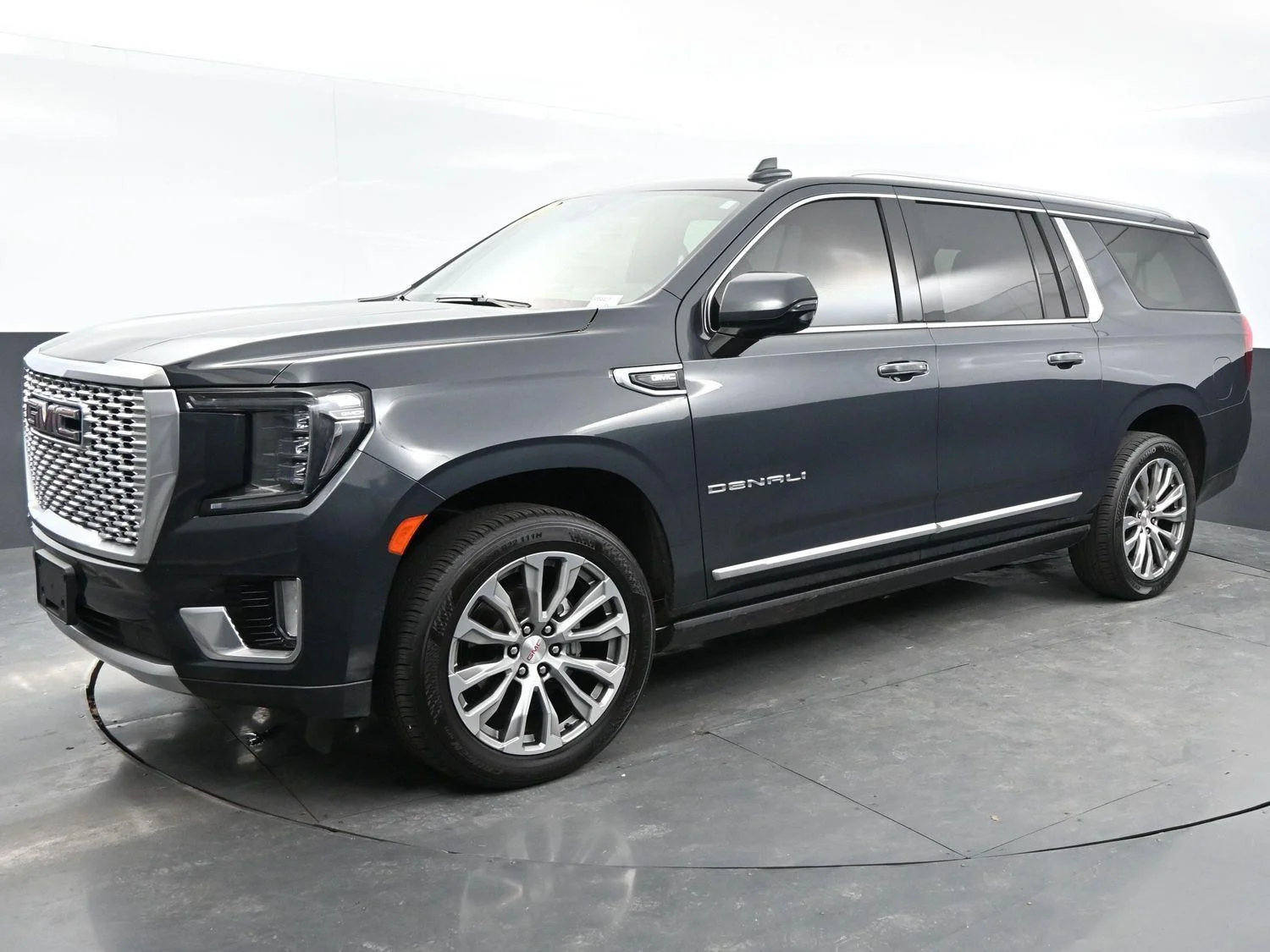 Used 2021 Hunter Metallic GMC Denali image 3