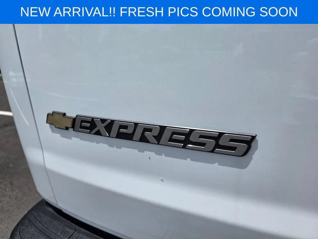 Used 2025 Summit White Chevrolet WT image 13