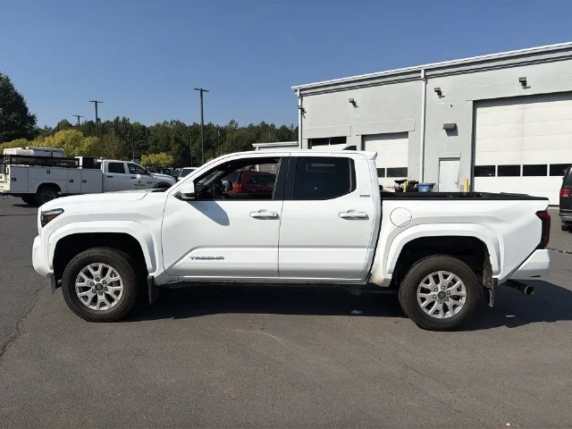 Used 2025 White Toyota SR5 image 10