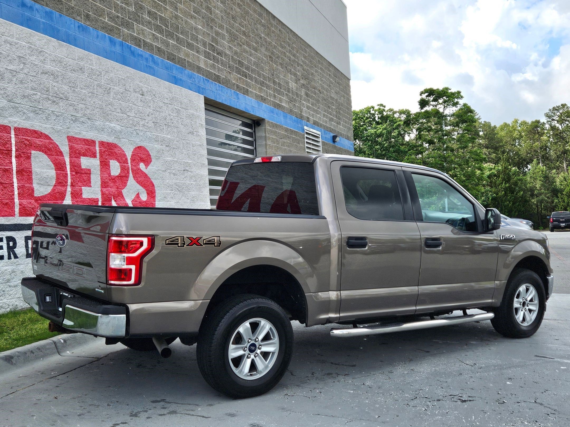 Used 2018 Stone Gray Ford XLT image 7