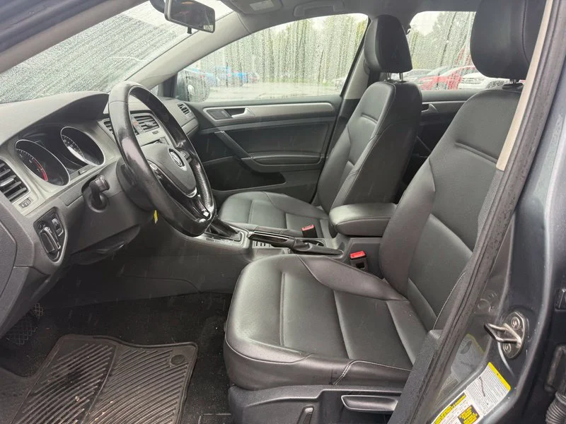 Used 2015  Volkswagen S image 3