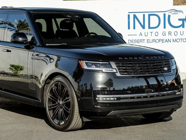 Used 2024 Santorini Black Metallic Land Rover SE image 5