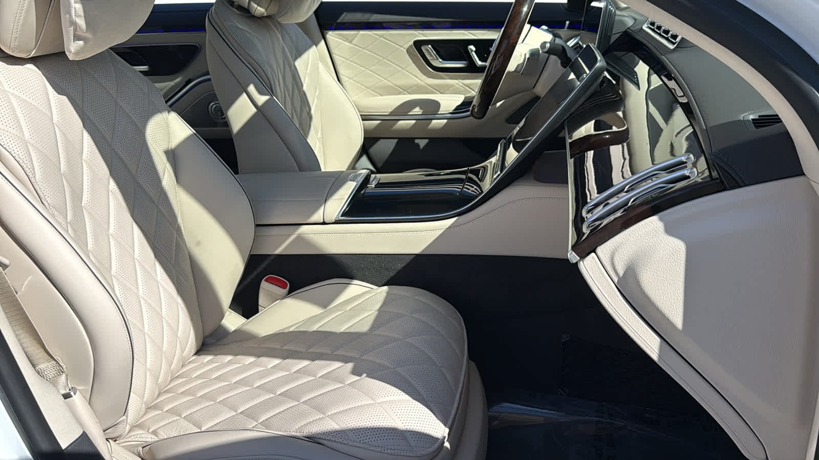 New 2026 MANUFAKTUR Moonlight White Metallic Mercedes-Benz S 580 image 36