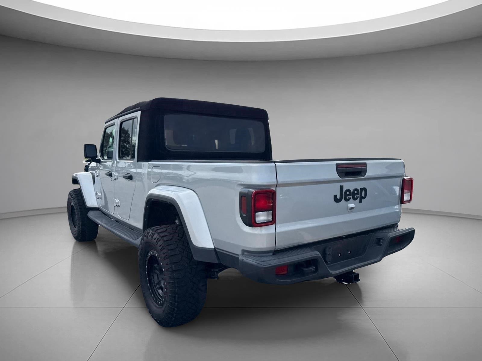 Used 2022 Silver Zynith Clearcoat Jeep Sport S image 14