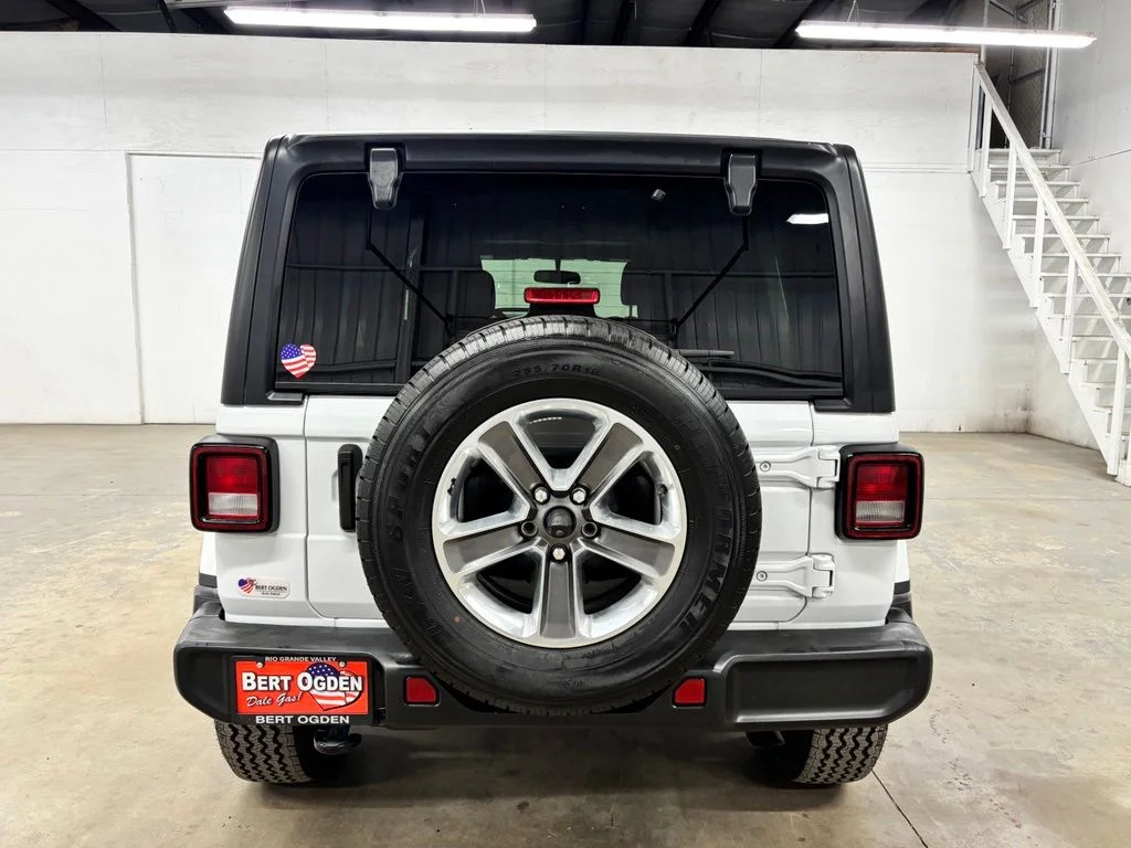 Used 2021 White Jeep Unlimited Sahara image 6