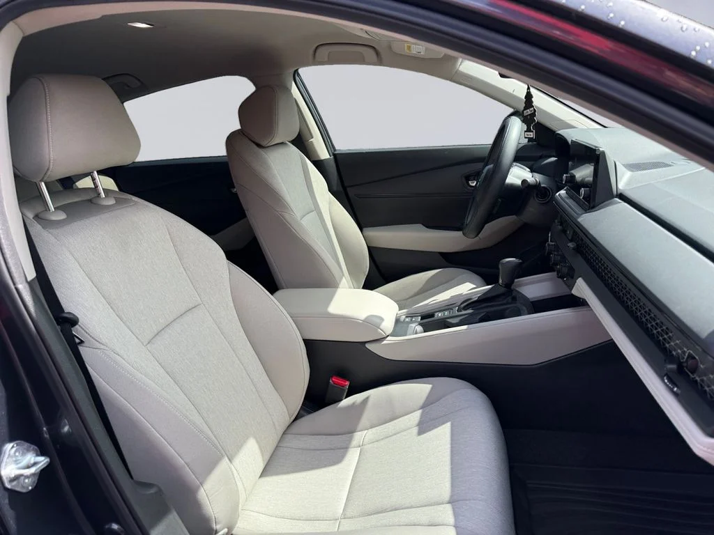 Used 2025  Honda LX image 17