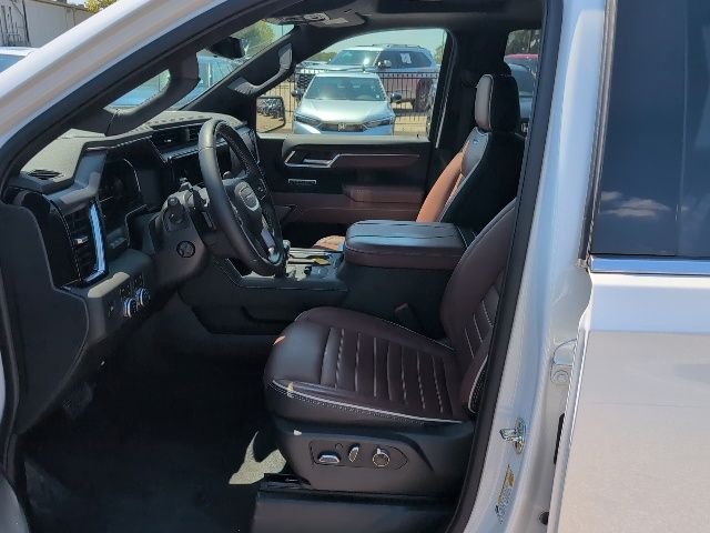 Used 2025 White GMC Denali Ultimate image 4