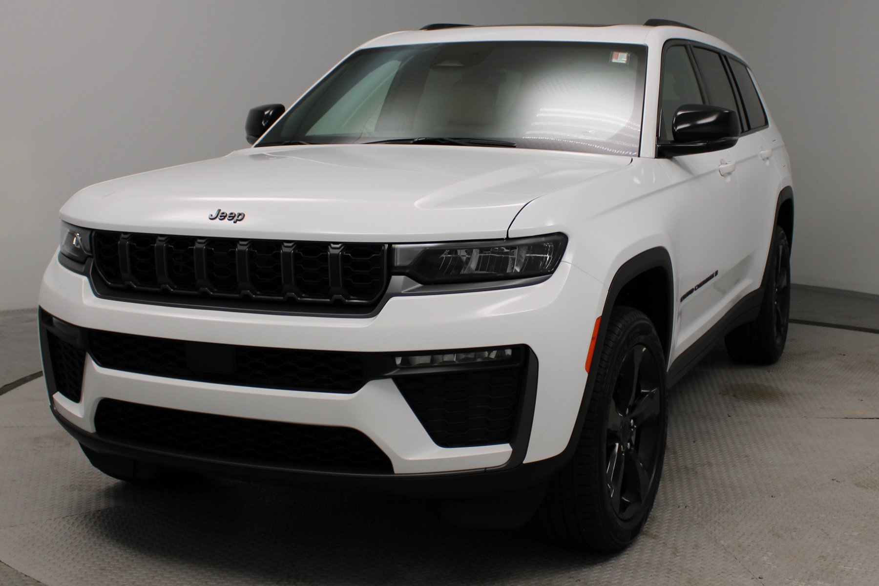 New 2026 Bright White Clear-Coat Exterior Paint Jeep Limited 4x4 image 3