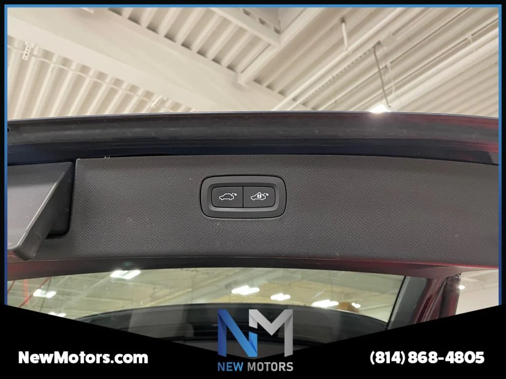 Used 2022 Denim Blue Metallic Volvo T6 Momentum image 16