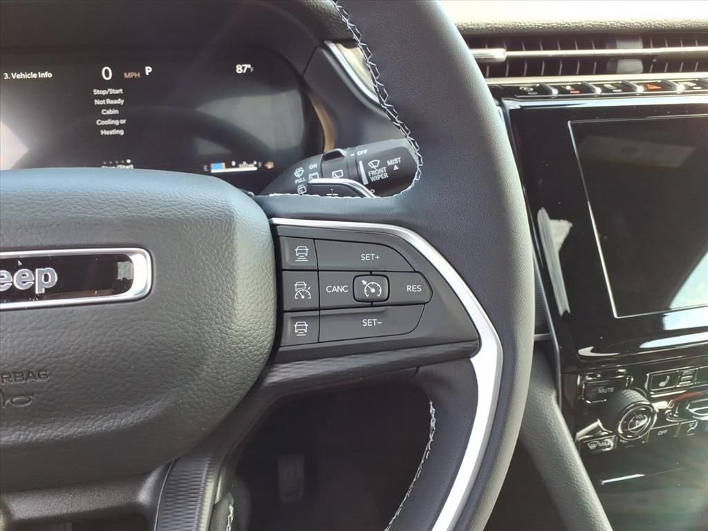 New 2025 Silver Zynith Exterior Paint Jeep Altitude X image 17
