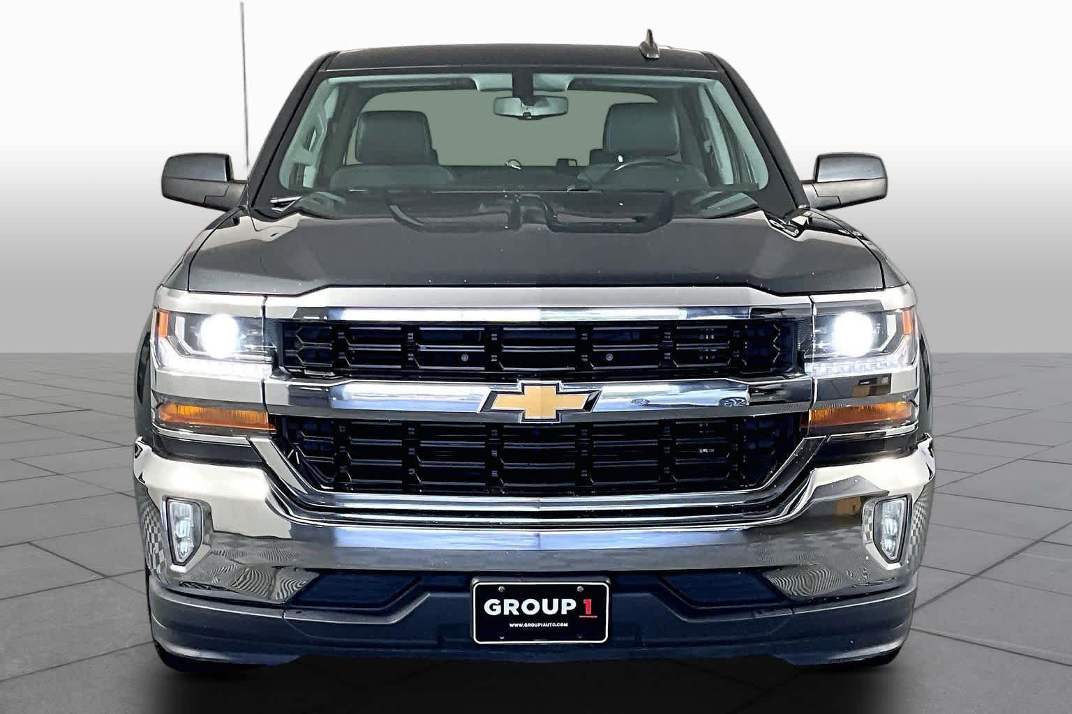 Used 2018 Graphite Metallic Chevrolet LT image 4