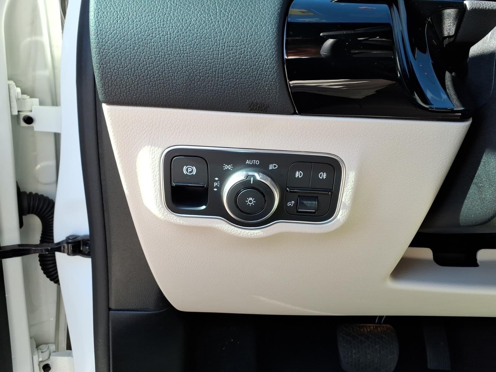Used 2025 Polar White Mercedes-Benz GLA 250 image 16