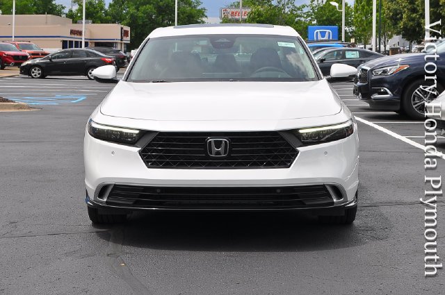 New 2026 Platinum White Pearl Honda Touring image 6